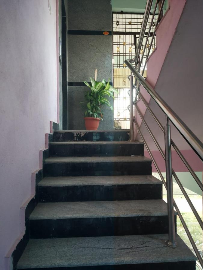 Sls Homestay - Luxury Ac Service Apartments 1Bhk, 2Bhk, 3Bhk - Direct Flyover To Alipiri Tirumala Gate - Walk To Ps4 Pure Veg Restaurants, Supermarkets - Near To National Highway & Padmavathi Amma Temple - Modular Kitchen, Living Room -Free Superfast Tirupati Eksteriør billede
