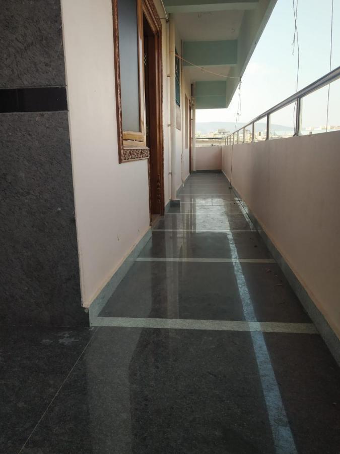 Sls Homestay - Luxury Ac Service Apartments 1Bhk, 2Bhk, 3Bhk - Direct Flyover To Alipiri Tirumala Gate - Walk To Ps4 Pure Veg Restaurants, Supermarkets - Near To National Highway & Padmavathi Amma Temple - Modular Kitchen, Living Room -Free Superfast Tirupati Eksteriør billede