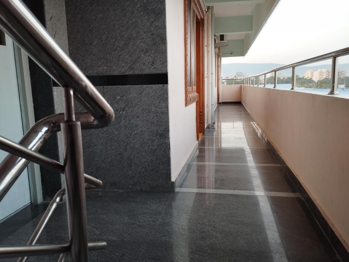 Sls Homestay - Luxury Ac Service Apartments 1Bhk, 2Bhk, 3Bhk - Direct Flyover To Alipiri Tirumala Gate - Walk To Ps4 Pure Veg Restaurants, Supermarkets - Near To National Highway & Padmavathi Amma Temple - Modular Kitchen, Living Room -Free Superfast Tirupati Eksteriør billede